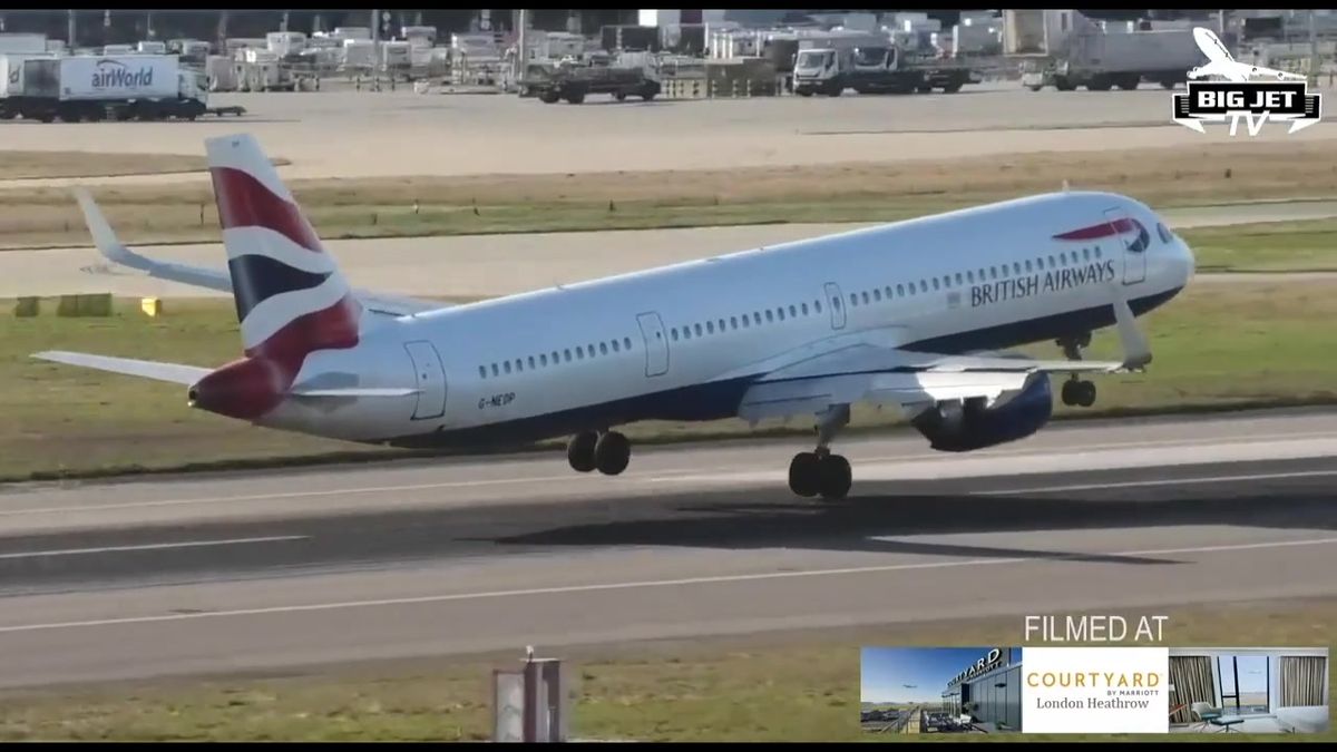 Video: Divoké přistání v Londýně. Vítr si s letadlem hrál jako s hračkou